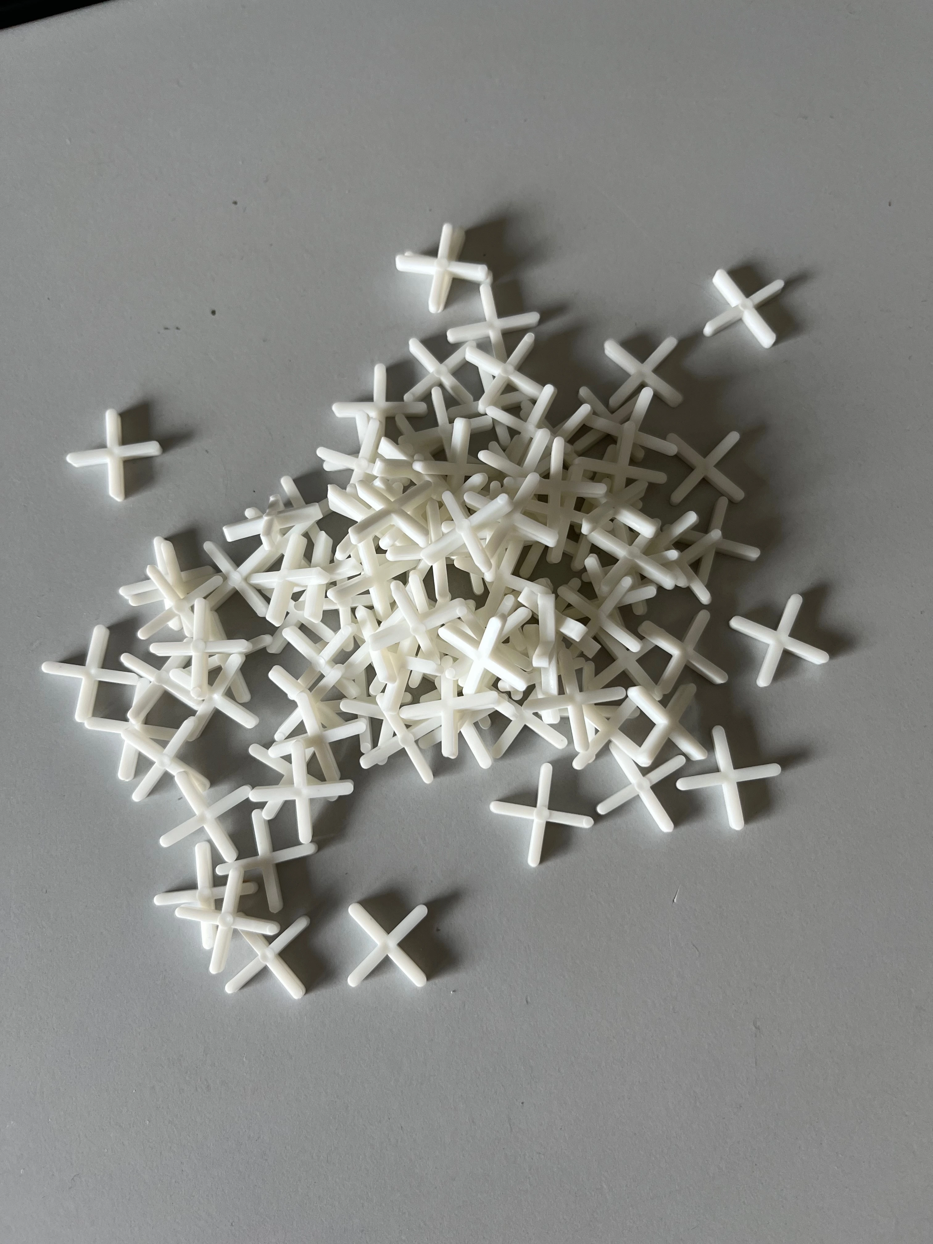 Fugenkreuze für Fliesen zur gleichmäßigen Fugenbreite beim Verlegen